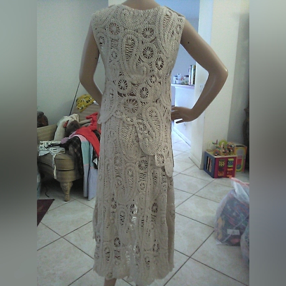 BNWOT AMZ. HANDMADE CROCHET SKIRT/TOP SET (3 WAYS SKIRT) CREAM SEE Measurements - Picture 8 of 16